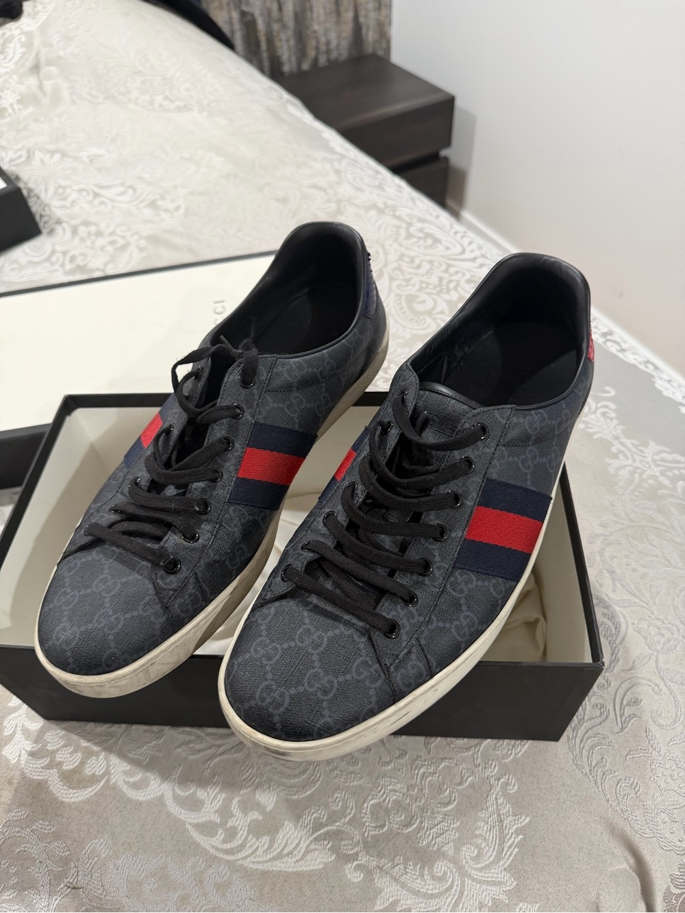 Gucci Black Low-Top Men’s Sneakers with Red & Navy Stripe